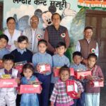सेवा संकल्प अभियान के तहत राजकीय प्राथमिक विद्यालय लंढौर कैंट में बच्चों को जूते,जूस-बिस्किट वितरित।